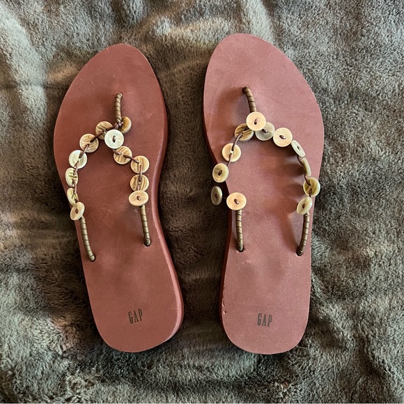 GAP Shoes - Gap maroon flip flops with button details on straps, women’s size 8, NWOT